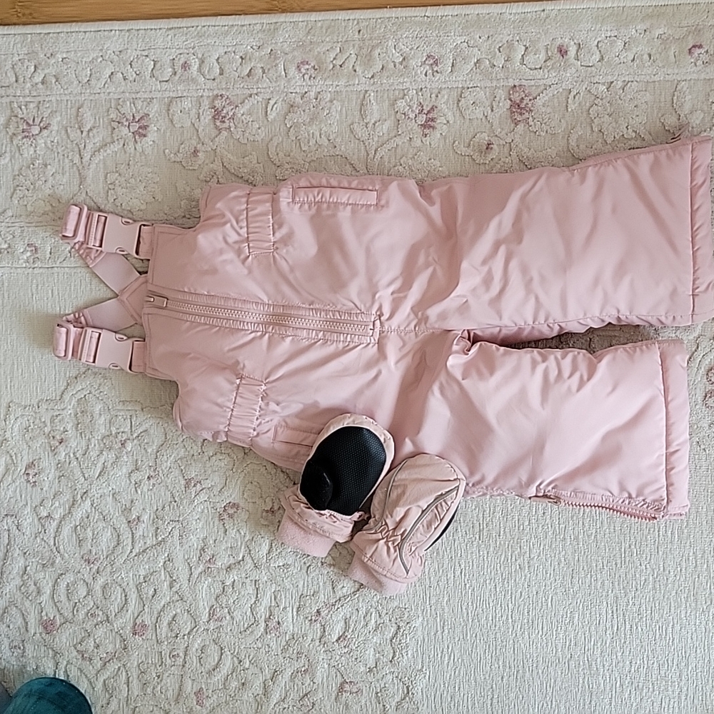Gap Snow Bibs plus Mittens